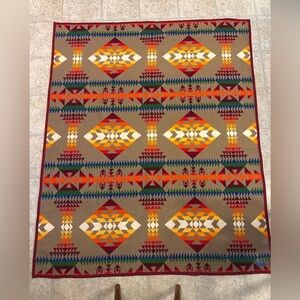 Pendleton Beaver State Blanket Southwestern Native Design Brown 71 x 60”